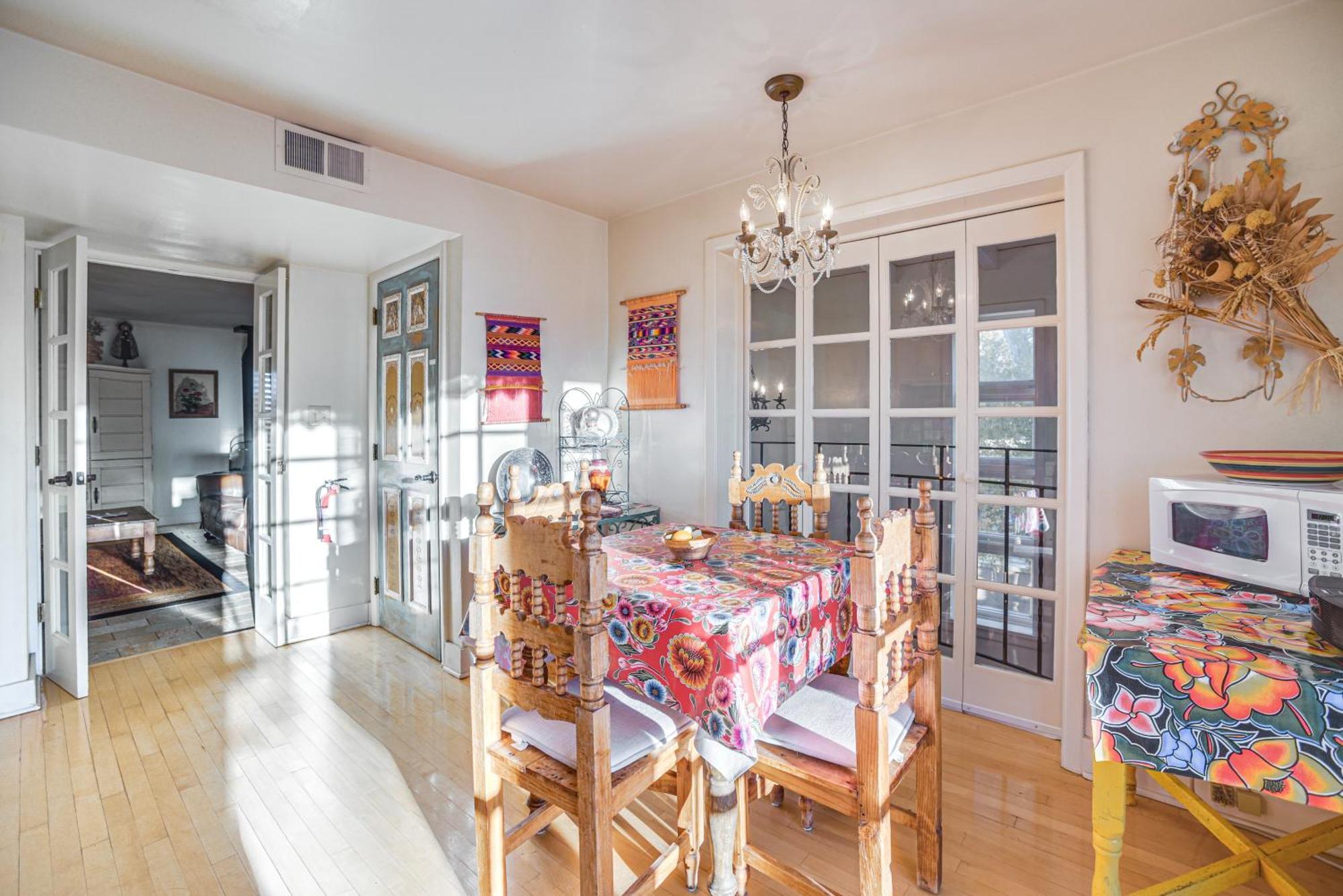 Walk To Plaza Historic Eastside Retreat Apartment